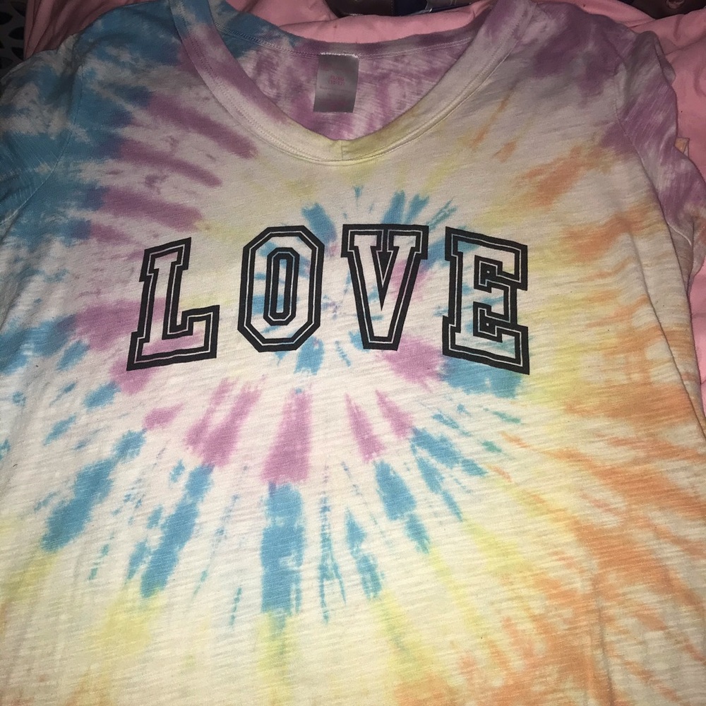 Tie die (Love) shirt.